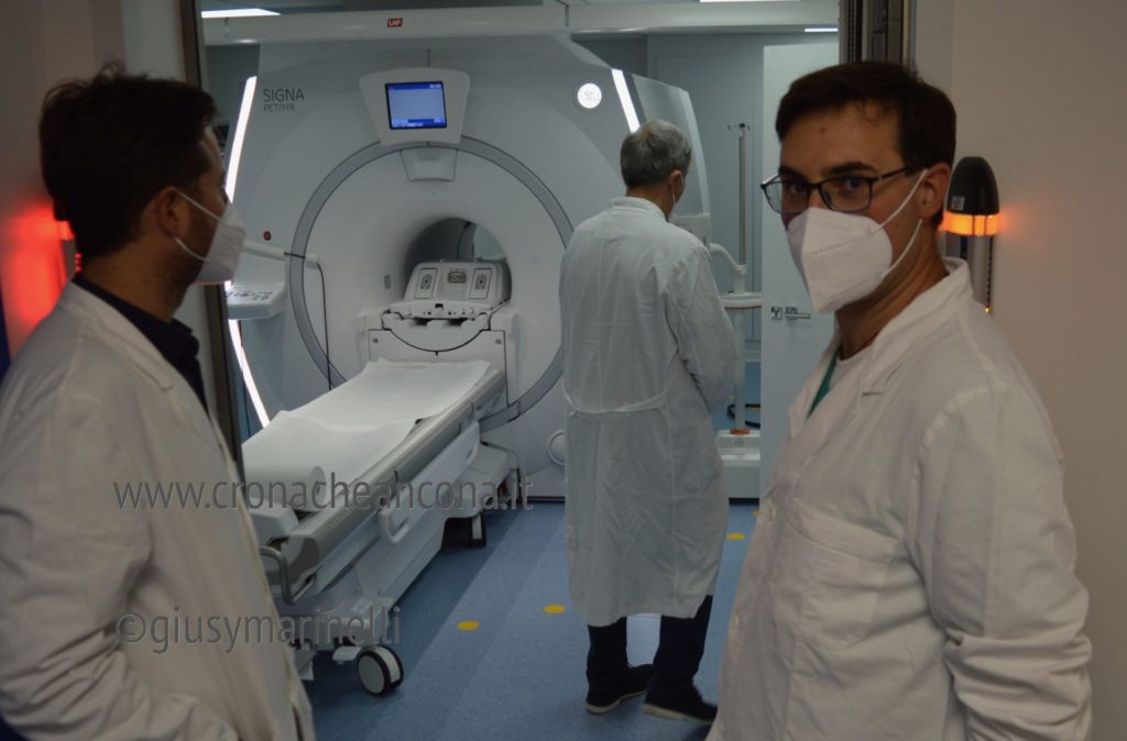 Confindustria Macerata dona un nuovo apparecchio radiologico all'ospedale  di Camerino - Picchio News - Il giornale tra la gente per la gente